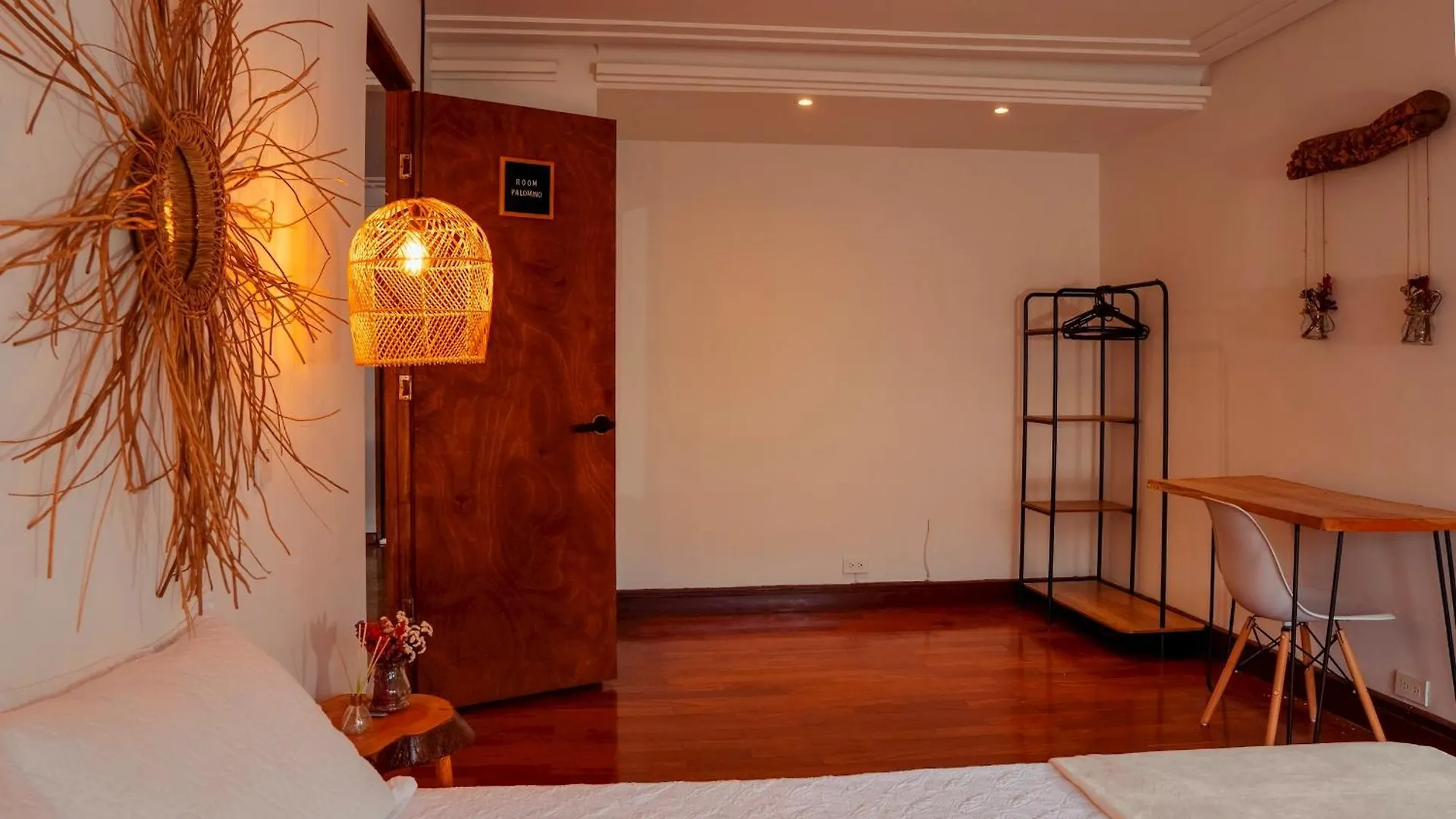 Elegante Habitacion Bano Compartido En Poblado -A7 Medellin Colombia